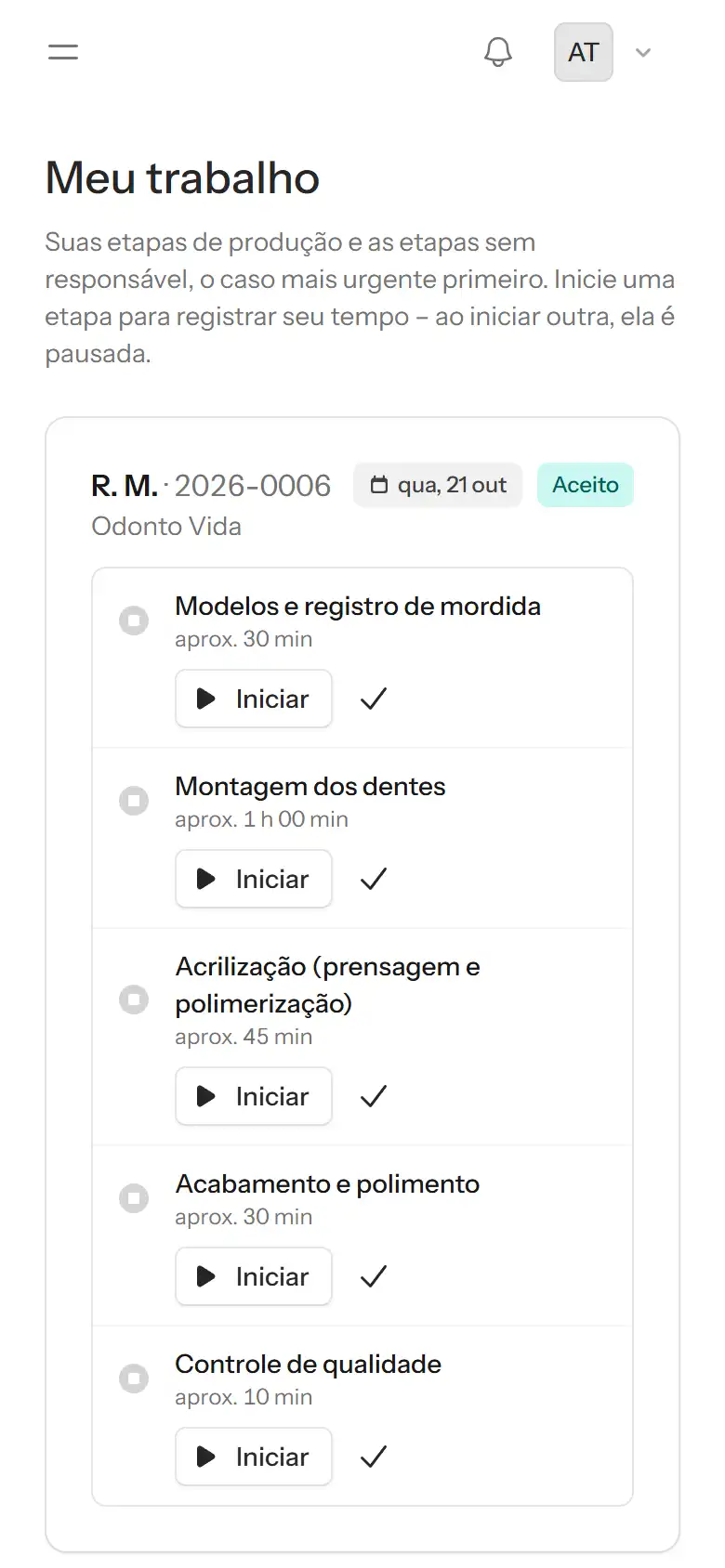 Meu trabalho no celular com as etapas de produção de um caso e botões para iniciar